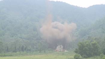 Hà Tĩnh hủy nổ an toàn 2 quả bom sót lại sau chiến tranh - Ảnh 4.