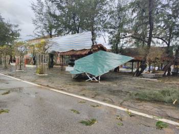 Hình ảnh sau bão số 13 tại Quảng Bình - Ảnh 2.