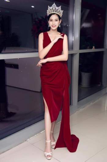 Hoa hậu Đỗ Thị Hà bị fan chê sắc vóc đời thực không sáng như trên sân khấu Ảnh 2