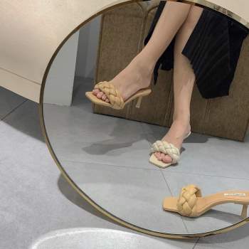 Có một kiểu giày Hà Tăng mê mệt đi mãi không chán, bạn có thể sắm theo với giá chưa đến 1 triệu đồng - Ảnh 15.