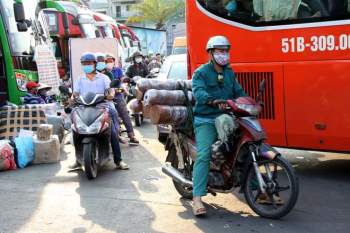 TP.HCM có ca mắc Covid-19: Nhiều người ở Sài Gòn hủy vé về quê ăn Tết 'khoan về nhà' - ảnh 1