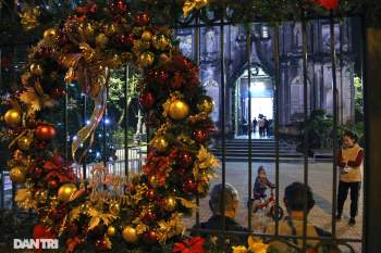 Các nhà thờ tại Hà Nội nhộn nhịp, trang hoàng chờ đón Giáng sinh 2020 - 12