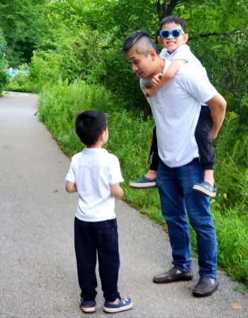 Vừa sang Canada, 2 con trai đã stress vì sốc văn hoá và màn vượt khó của cặp đôi người Việt - Ảnh 3.