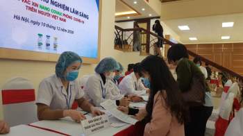 Ngày mai, Việt Nam tiêm thử nghiệm vaccine COVID-19 cho 3 người đầu tiên - Ảnh 2.