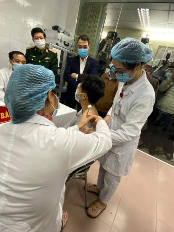 Những tình nguyện viên đầu tiên của Việt Nam thử nghiệm vaccine phòng Covid-19 -0