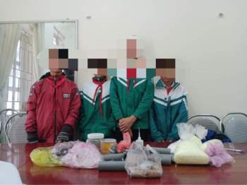 Bốn học sinh ở Hà Tĩnh tự chế pháo nổ - Ảnh 1.