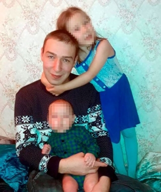 Hai vợ chồng người Nga Tu vong sau khi ăn kim chi tự làm, ba ngày sau con gái 5 tuổi trả lời điện thoại: Cả mặt bố đều chuyển sang màu đen - Ảnh 1.