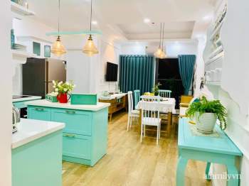 Căn bếp nhỏ màu xanh trắng đẹp an yên và tiện ích của mẹ ba con ở Nha Trang - Ảnh 2.