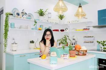 Căn bếp nhỏ màu xanh trắng đẹp an yên và tiện ích của mẹ ba con ở Nha Trang - Ảnh 1.
