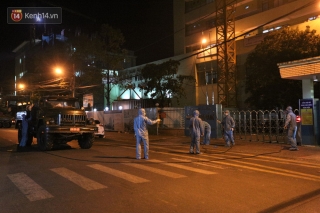 Clip, ảnh: Binh chủng hóa học tiêu độc đường phố và 2 bệnh viện có ca nhiễm Covid-19 ở Đà Nẵng - Ảnh 4.
