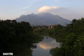 Núi thiêng gần Hà Nội đẹp mê mải nhìn từ muôn phương tám hướng - 14