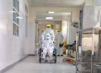 Bệnh viện Sản Nhi Quảng Ninh đỡ đẻ thành công ca sản phụ dương tính virus SARS-CoV-2 tại khu cách ly - Ảnh 2.