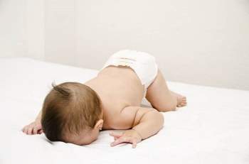Ba tư thế ngủ ảnh hưởng đến chiều cao của trẻ, mẹ không giúp sửa thì trẻ có thể bị lùn trong tương lai - Ảnh 3.