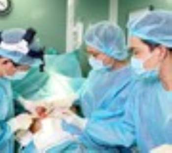 Bác sĩ cứu nguy cho nữ bệnh nhân mông má vòng 1 ở cơ sở chui