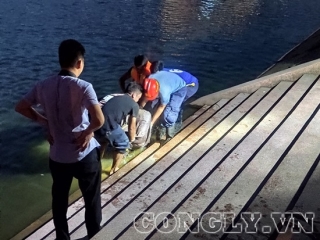 Trục vớt nạn nhân bị đuối nước khi bơi ở hồ Linh Đàm