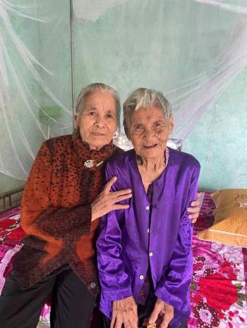 Xúc động mẹ 103 tuổi tiễn con gái 82 tuổi: 'Lần sau về không còn mẹ nữa' - ảnh 1