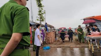 Hiện trường tan hoang vụ sập giàn giáo khiến 2 công nhân Tu vong ở Bắc Ninh - Ảnh 6.