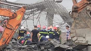 Tìm thấy thi thể 2 công nhân Tu vong trong vụ sập giàn giáo công trình ở Bắc Ninh - Ảnh 3.