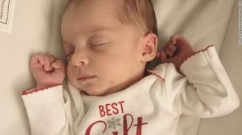 Một em bé đã chào đời khỏe mạnh từ phôi thai đông lạnh 27 năm tuổi, phá vỡ luôn cả kỷ lục của chị gái mình - Ảnh 2.