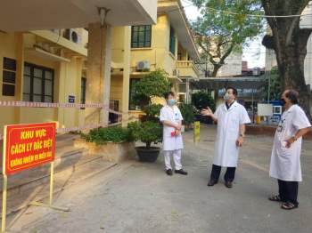 Bệnh viện Phổi Trung ương hạn chế tiếp nhận bệnh nhân tới khám, chữa bệnh - Ảnh 3.