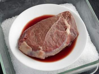 Góc giải ngố: 90% chị em chưa biết rã đông thịt đúng cách, làm thịt bị hao hụt hết protein - Ảnh 1.
