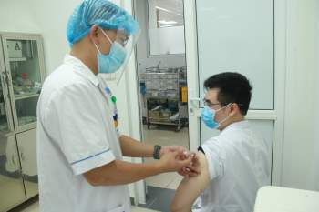 288.000 liều vắc-xin Covid-19 của AstraZeneca vừa về Việt Nam - Ảnh 1.