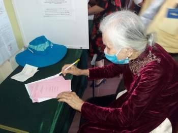 Hơn 85 vạn cử tri Hà Tĩnh hân hoan đi bầu cử - Ảnh 1.