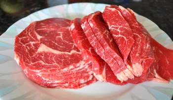 Khi mua thịt bò cần né ngay 3 loại dễ gây hại sức khỏe, bởi có thể 80% nó là thịt bò giả - Ảnh 2.