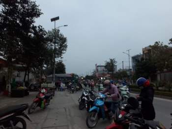 Thanh Hóa: Chợ cóc bủa vây đường quốc lộ, gây mất an toàn giao thông - Ảnh 2.