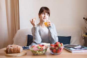 5 cách giúp chị em thoải mái ăn món mình thích mà vẫn giảm cân 