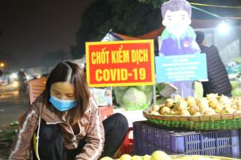 Thờ ơ phòng chống dịch tại các chợ đầu mối đông đúc của TP Hà Nội - Ảnh 11.