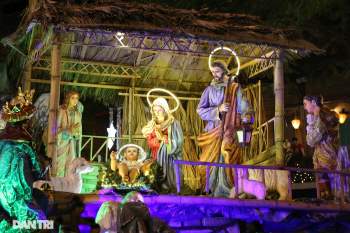 Các nhà thờ tại Hà Nội nhộn nhịp, trang hoàng chờ đón Giáng sinh 2020 - 2