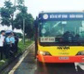 Xe buýt tuyến 74 hoạt động trên đường
