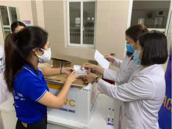 Hà Nội chính thức tiêm vaccine phòng Covid-19 tại Bệnh viện Thanh Nhàn - Ảnh 2.