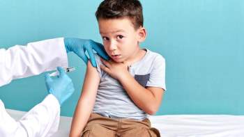 Khan hiếm vắc xin viêm màng não mô cầu, bố mẹ có thể làm việc này để con vẫn được tiêm chủng đúng lịch - Ảnh 1.