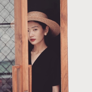 Tống Khánh Linh - gái Việt thần thái tựa minh tinh TVB, tự thưởng túi hiệu 116 triệu sau một tuần liền chụp ảnh ngoài nắng - Ảnh 4.