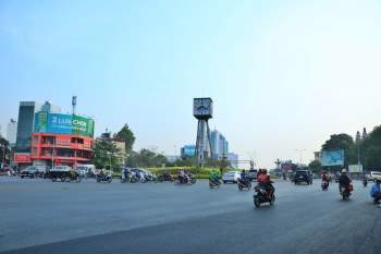 25 tháng Chạp đường phố TP.HCM thông thoáng lạ lùng: 'Sài Gòn Tết đến thật rồi!' - ảnh 1