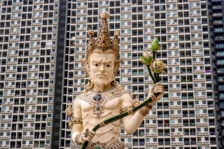 Ngôi chùa Thái Lan có tượng David Beckham và Pikachu đặt dưới bệ thờ - Ảnh 14.