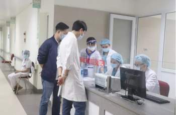 Hà Nội chính thức tiêm vaccine phòng Covid-19 tại Bệnh viện Thanh Nhàn - Ảnh 3.