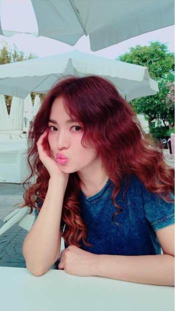 Vì sao Song Hye Kyo bao năm qua chỉ để tóc đen và nâu? Nhìn ảnh tóc đỏ của cô thì sẽ hiểu ngay lý do - Ảnh 2.