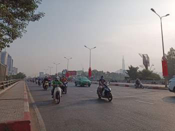 25 tháng Chạp đường phố TP.HCM thông thoáng lạ lùng: 'Sài Gòn Tết đến thật rồi!' - ảnh 2