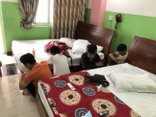 Phát hiện nhóm dân chơi thác loạn ma tuý trong khách sạn ở Sài Gòn - Ảnh 2.