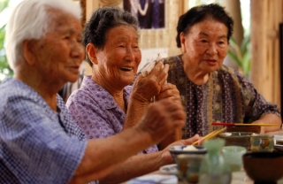 4 nguyên tắc ăn tối đặc biệt mà người Nhật áp dụng để đảm bảo không bị béo phì, tuổi thọ luôn trong top 1 thế giới - Ảnh 1