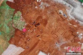 42 mộ cổ Trung Quốc vừa được phát hiện trên công trường: Đội khảo cổ bất ngờ khi thấy hình dáng lăng! - Ảnh 1.