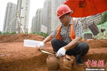 42 mộ cổ Trung Quốc vừa được phát hiện trên công trường: Đội khảo cổ bất ngờ khi thấy hình dáng lăng! - Ảnh 4.