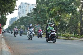 25 tháng Chạp đường phố TP.HCM thông thoáng lạ lùng: 'Sài Gòn Tết đến thật rồi!' - ảnh 3