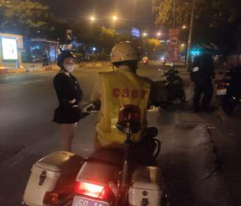 Thực hư CSGT Tân Sơn Nhất bị 'tố' giữ bằng lái, không chứng minh được lỗi - ảnh 1