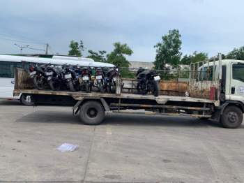 Xe máy từ Đà Nẵng muốn qua Thừa Thiên Huế sẽ được chở bằng xe tải miễn phí - Ảnh 1.