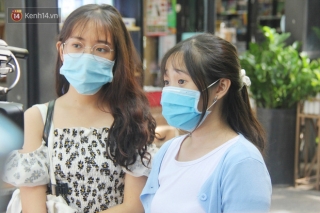 Người Sài Gòn nhắc nhau đeo khẩu trang nơi công cộng, bình tĩnh lên mạng đọc thông tin chính thống khi có ca nhiễm mới - Ảnh 13.