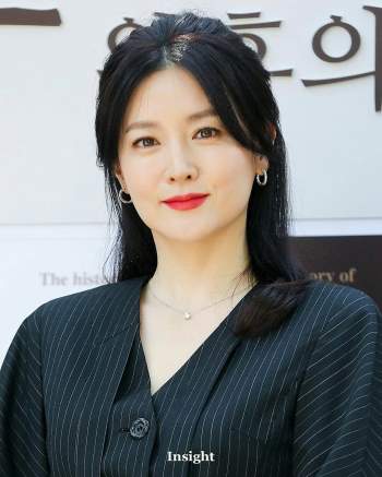 Gần 20 năm sau bộ phim Nàng Dae Jang Geum, ở tuổi 50 nữ chính vẫn tự tin với mặt mộc láng mịn: Bí mật nhan sắc nằm ở loại quả mà cô ăn mỗi tối - Ảnh 6.